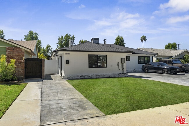 Photo - 16042 Knapp St