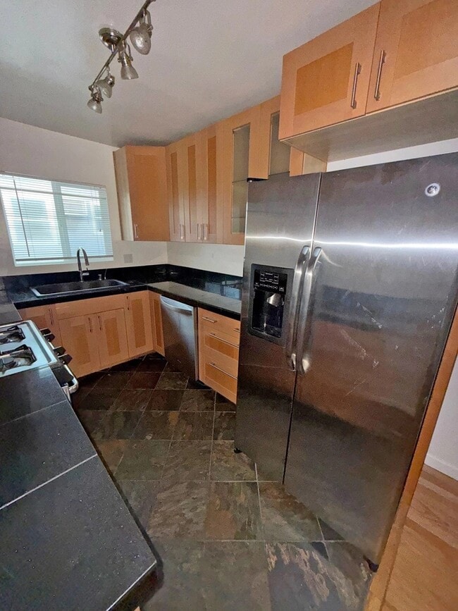 Building Photo - 1931 S Shenandoah St