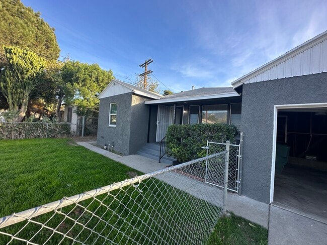 Photo - 1235 Roxbury Dr