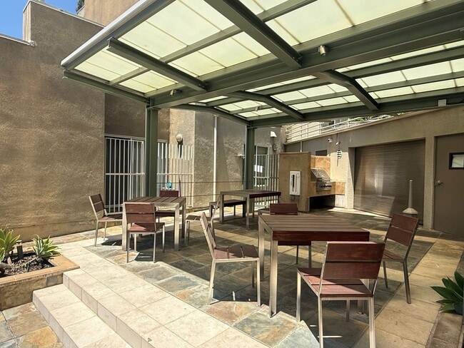 Photo - One Bedroom Condo in Montrose/Glendale