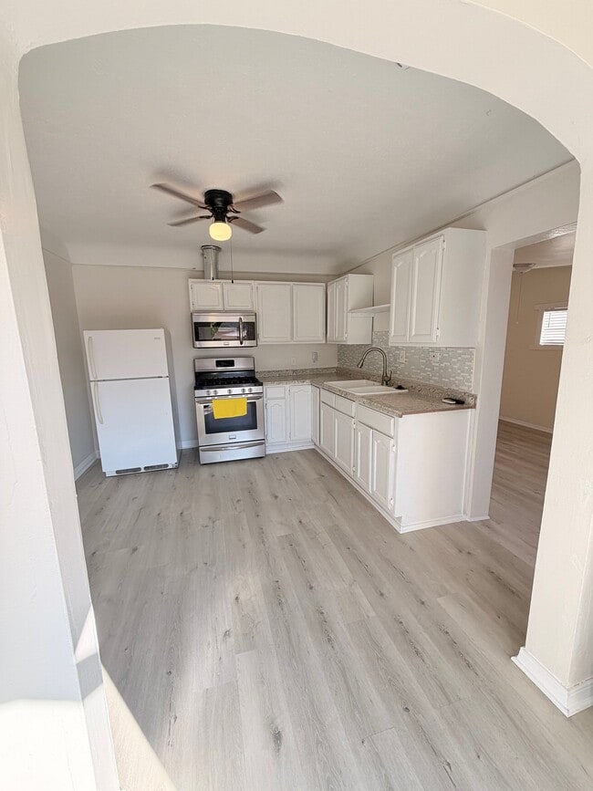 Photo - 1050 Hyperion Ave Unit 1052