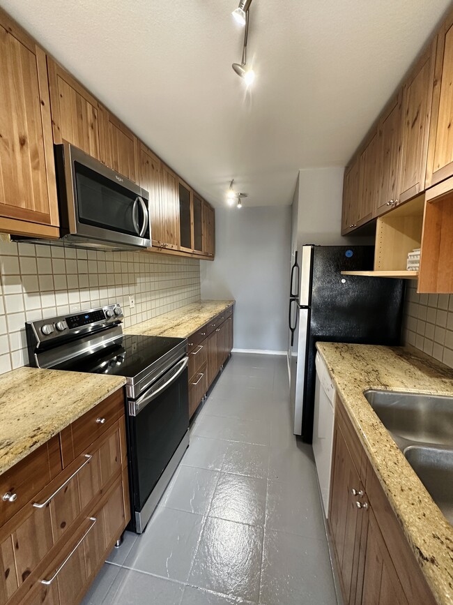 Photo - 700 Westmount Dr Unit 202