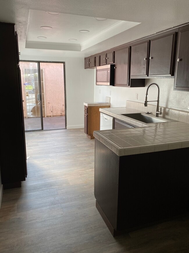 Photo - 10417 Hayford St