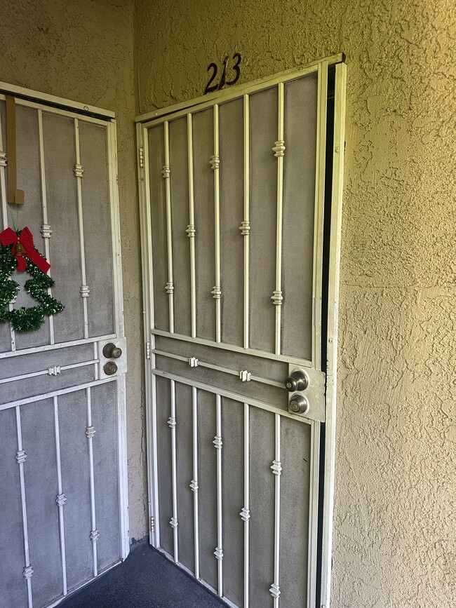 Building Photo - 15524 Sherman Way Unit 213