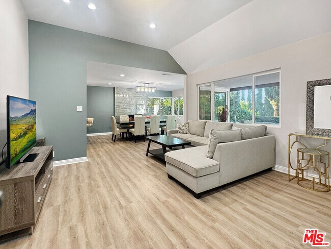 Photo - 15701 Royal Ridge Rd