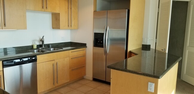 Photo - Large 2 bedroom downtown, Special! And Great Views