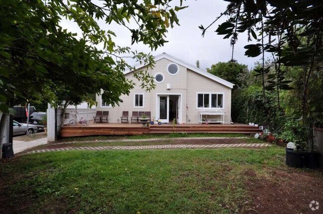 Building Photo - 903 5th Ave Rental