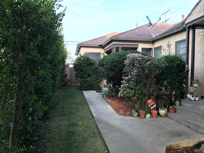 Photo - 4354 Elenda St Apartments Unit 1
