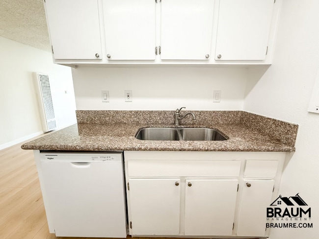 Photo - 5461 Kester Ave Unit 105