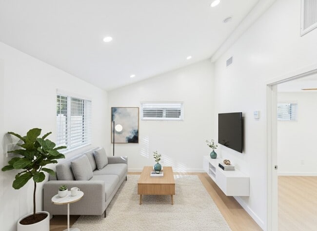 Building Photo - 11967 Bray St