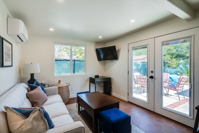 Photo - 667 Del Mar Ave