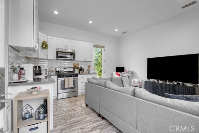 Photo - 7302 Woodley Ave