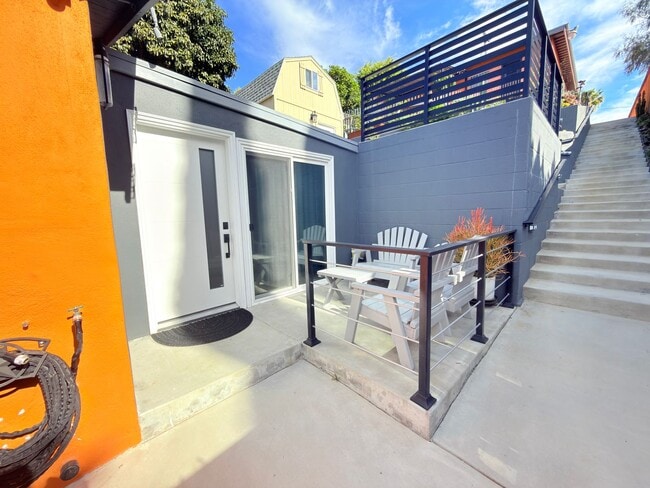 Building Photo - 341 Marie Ave Unit 338 N Vista Pl