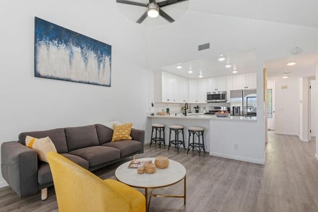 Photo - 325 Ladera St