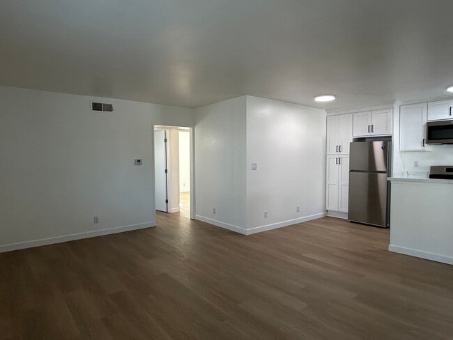 Photo - 11008 -11014 Otsego Street Unit 201