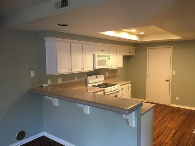 Photo - 2 Bed, 2 1/2 Bath Townhome with Bonus Room