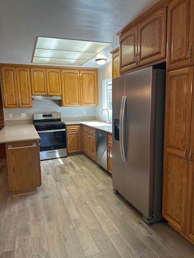 Photo - Prestigious Newhall Cul-de-Sac Home – Single Story 3 Bedroom + 2 Bath!