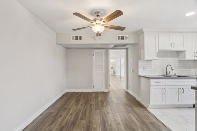 Photo - 725 E Providencia Ave Unit 207