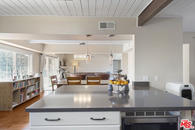 Building Photo - 2260 Los Amigos St