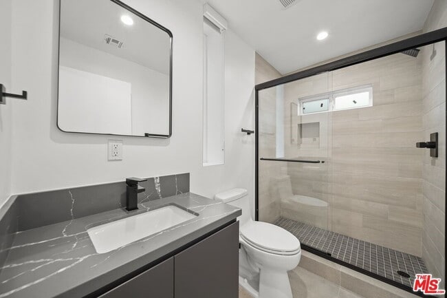 Photo - 849 Mariposa Ave