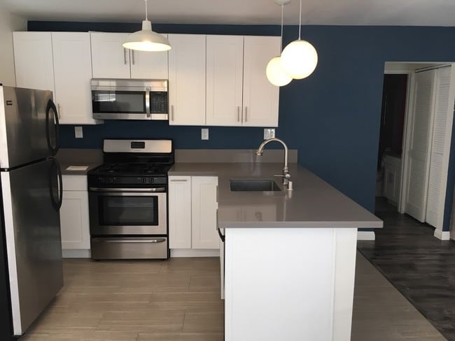Kitchen - 2624 5th St Unit 6