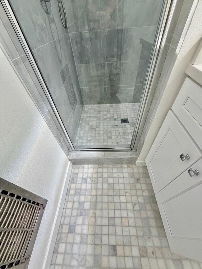 Photo - 1595 E Chevy Chase Dr Unit 11