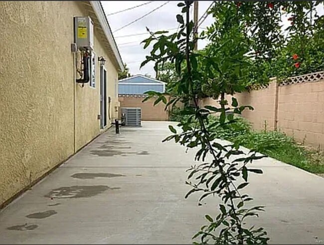 Photo - 12416 Pine St