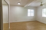 Photo - Great Three Bedroom! House