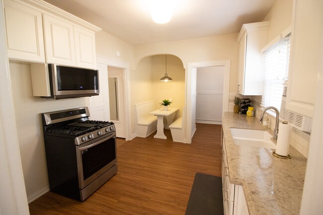 Kitchen - 233 Avenue E Unit B