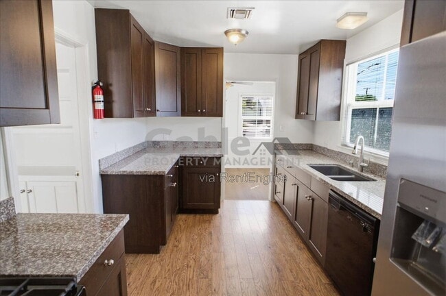 Photo - 24943 Chestnut St