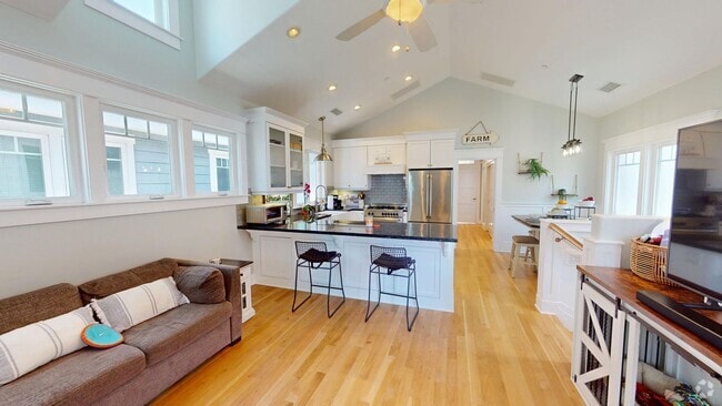 Building Photo - Spacious 4 Bed and 3 Bath Home in Coronado...