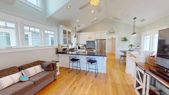 Spacious 4 Bed and 3 Bath Home in Coronado... - Spacious 4 Bed and 3 Bath Home in Coronado...