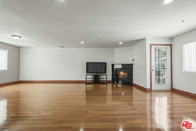 Photo - 1559 W 207th St Unit 2