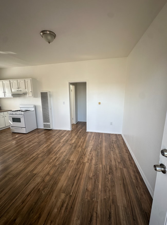 Photo - 1016 W 103rd St