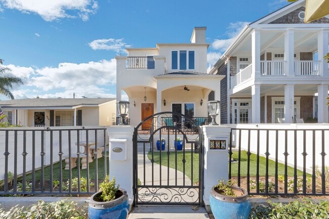 Photo - 3-bedroom 3.5 Coronado Village home near schools