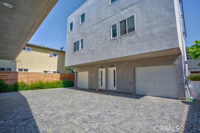 Photo - 1/2-11632 Burbank Blvd