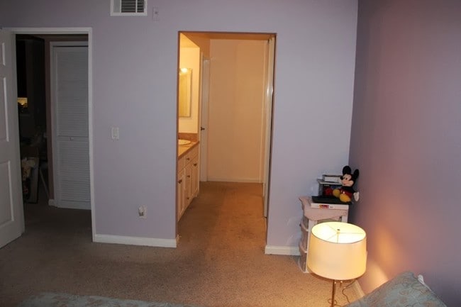 Building Photo - 5540 Owensmouth Ave Unit 206