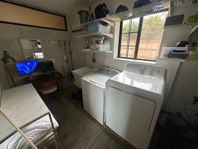 Private in-unit laundry room - 2913 Union St Unit 2913 1/2