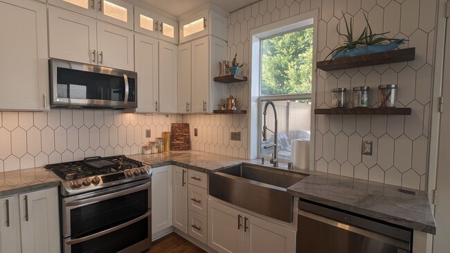 Photo - 1554 Plymouth Ln