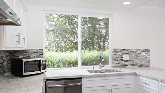 Stunning 4BR 2.5BA UTC Townhome - Updated ... - Stunning 4BR 2.5BA UTC Townhome - Updated ...