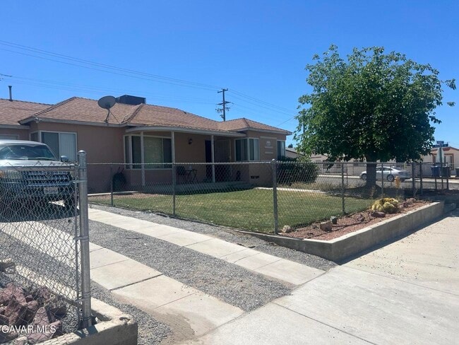 Building Photo - 960 Nancy St