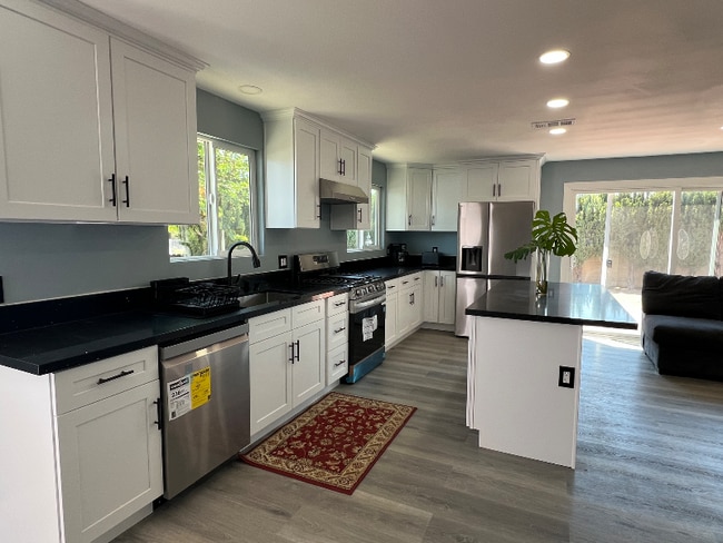 Photo - 635 S Walnut St