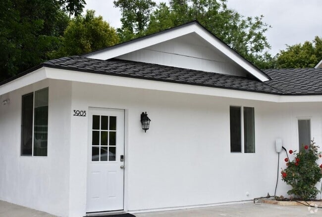 Building Photo - 3903 Woodcliff Rd Rental