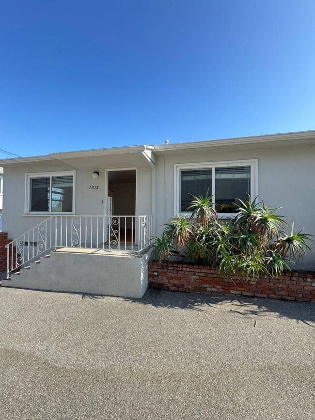 Building Photo - 2.0 bedroom in Pasadena California 91104 Rental