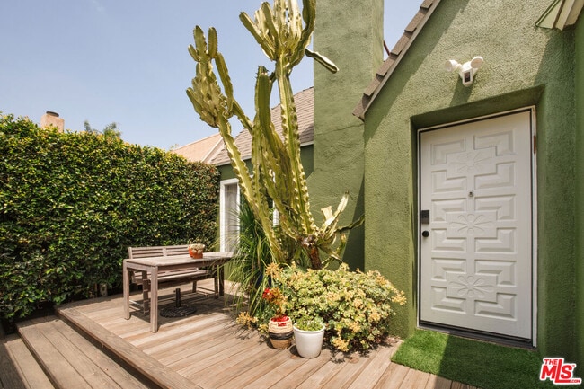 Building Photo - 3911 W Exposition Blvd Rental