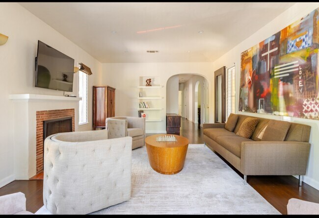 Photo - 630 N Gardner St Unit House