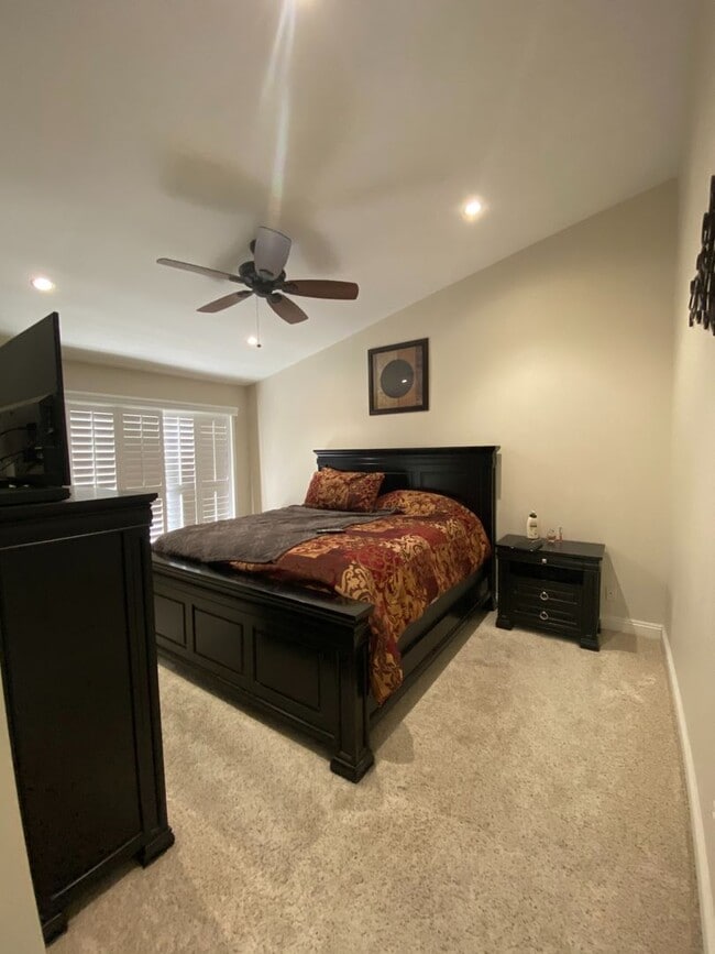 Photo - 3 bed, 2 1/2 bath fully remodeled unit in East Simi Valley