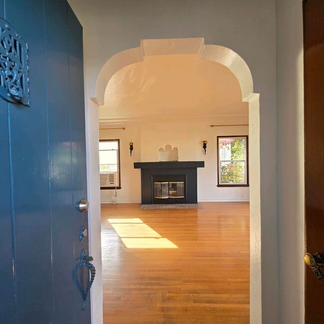 Photo - Large Fairfax area Lower Duplex