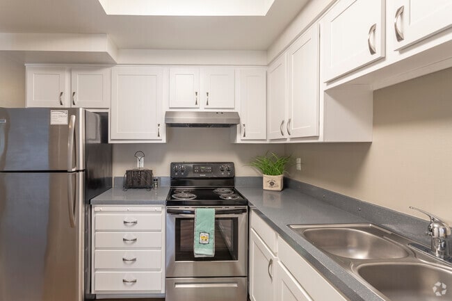 1 BR, 1 BA - 754 SF - Mesa Village Apartments