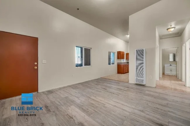 Building Photo - 5869 S Figueroa St Unit 3